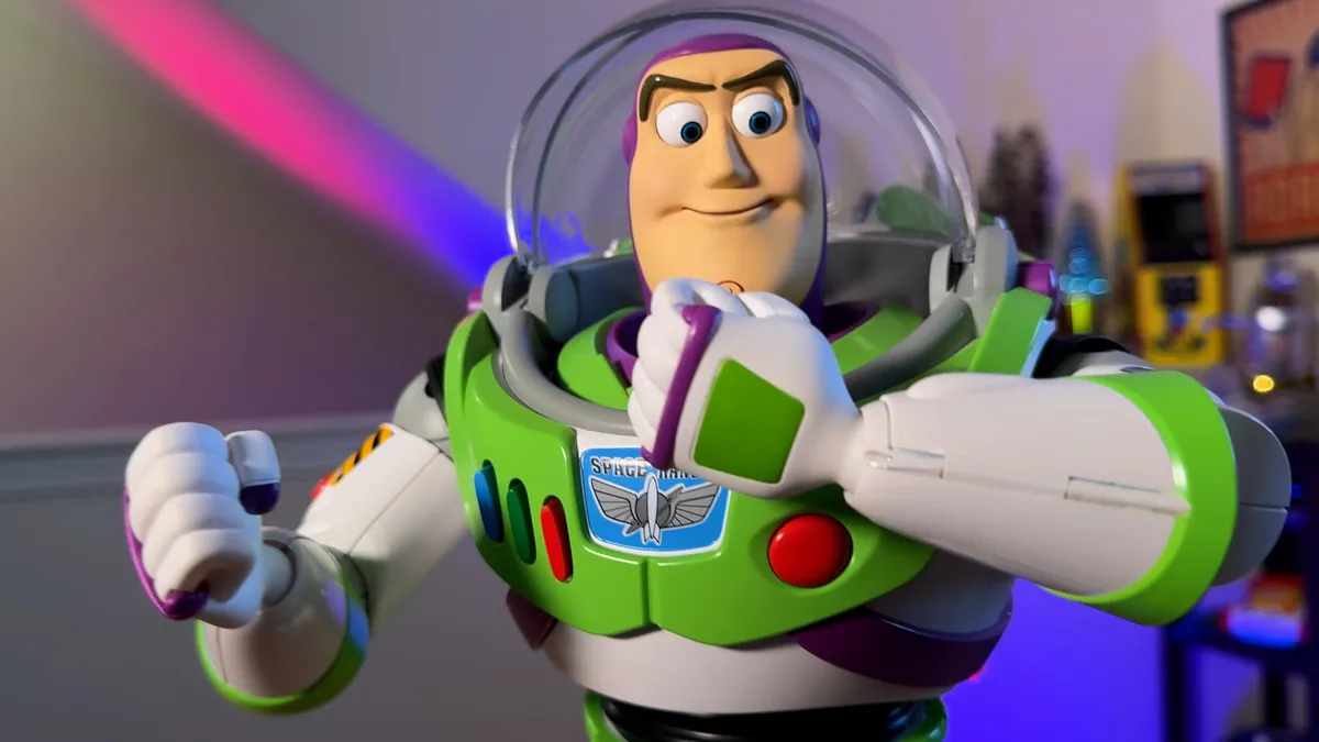 Buzz Lightyear pahlawan luar angkasa